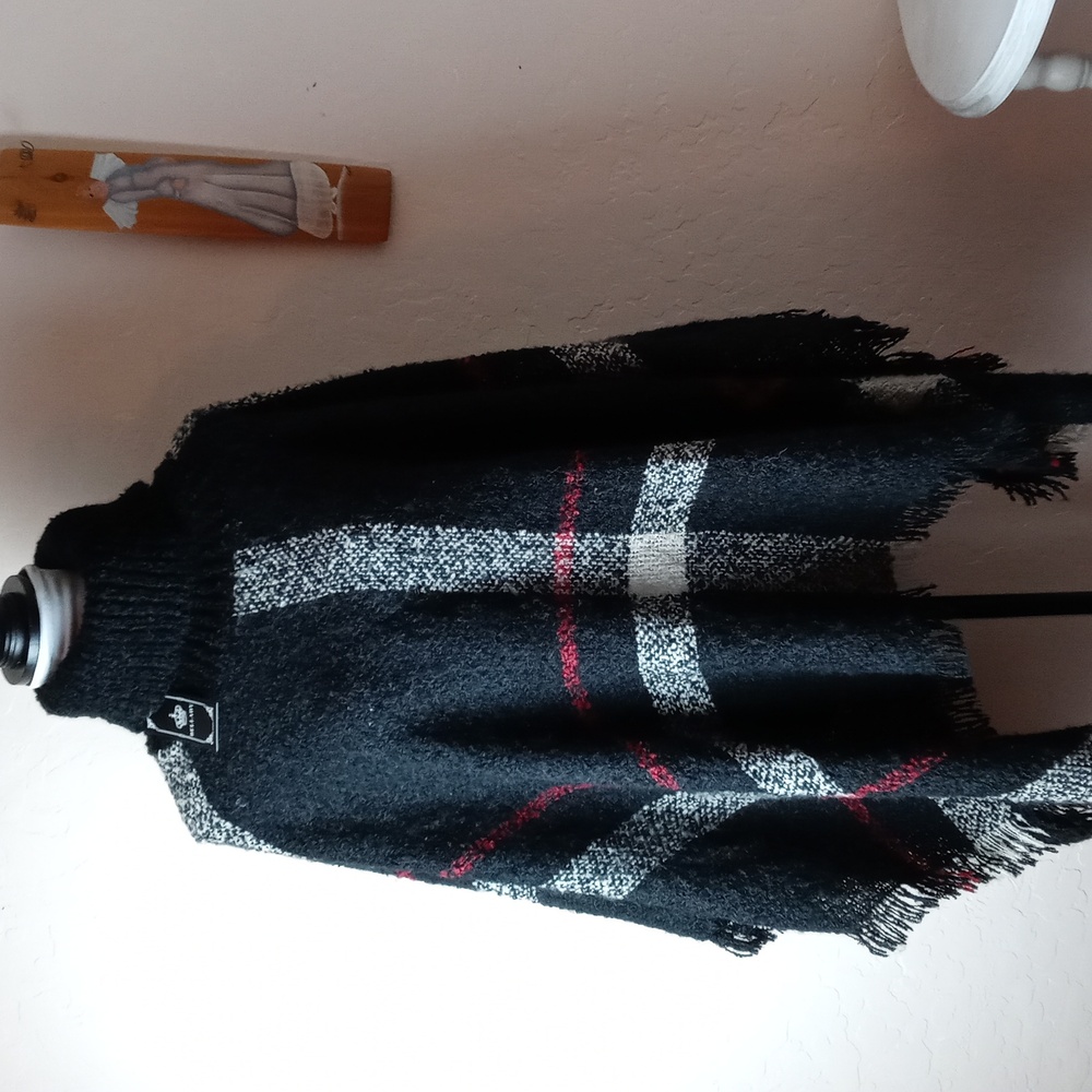 NWT Bellady Turtleneck Sweater Poncho